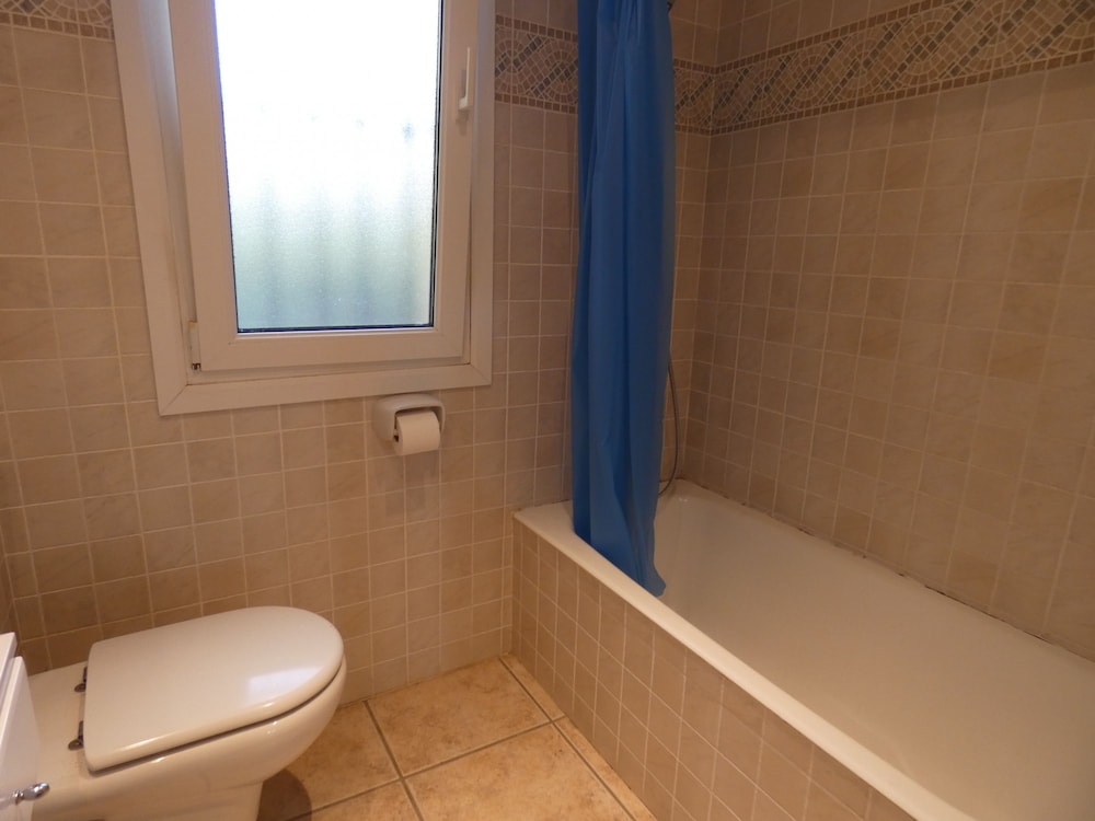 Ch103 in Oliva With 3 Bedrooms and 2 Bathrooms