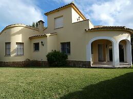 Ch103 in Oliva With 3 Bedrooms and 2 Bathrooms