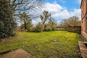 Huckleberry Farmhouse Annexe - Sleeps 27
