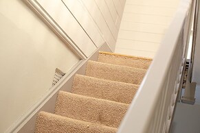 Huckleberry Farmhouse Annexe - Sleeps 27