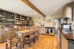 Huckleberry Farmhouse Annexe - Sleeps 27