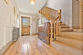 Huckleberry Farmhouse Annexe - Sleeps 27