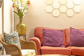 Huckleberry Farmhouse Annexe - Sleeps 27