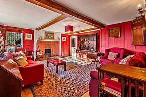 Huckleberry Farmhouse Annexe - Sleeps 27