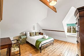 Huckleberry Farmhouse Annexe - Sleeps 27