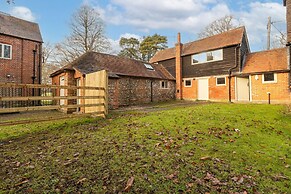 Huckleberry Farmhouse Annexe - Sleeps 27