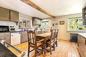 Huckleberry Farmhouse Annexe - Sleeps 27