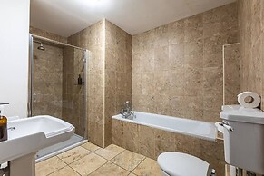 Huckleberry Farmhouse Annexe - Sleeps 27