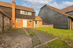 Huckleberry Farmhouse Annexe - Sleeps 27