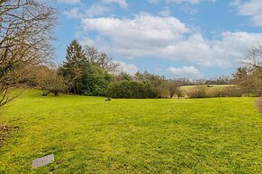 Huckleberry Farmhouse Annexe - Sleeps 27
