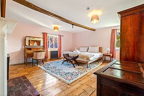 Huckleberry Farmhouse Annexe - Sleeps 27