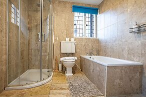 Huckleberry Farmhouse Annexe - Sleeps 27