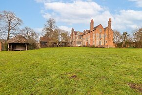 Huckleberry Farmhouse Annexe - Sleeps 27