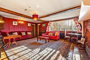 Huckleberry Farmhouse Annexe - Sleeps 27