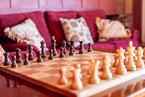 Huckleberry Farmhouse Annexe - Sleeps 27