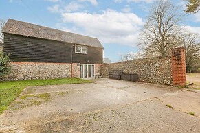 Huckleberry Farmhouse Annexe - Sleeps 27