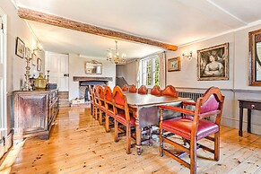 Huckleberry Farmhouse Annexe - Sleeps 27