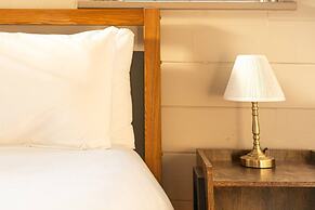 Huckleberry Farmhouse Annexe - Sleeps 27