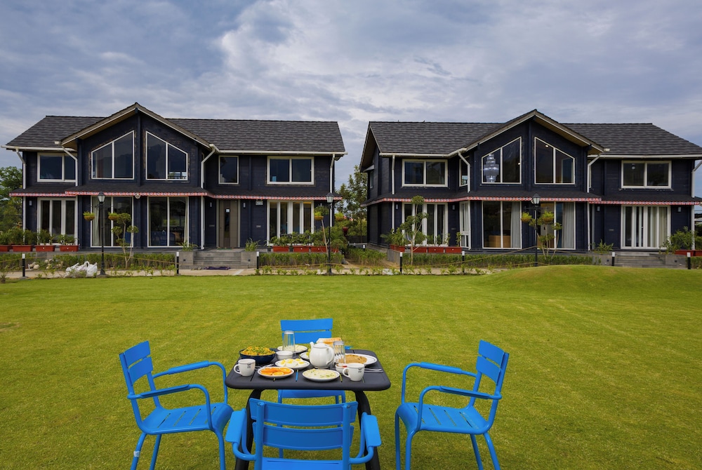 ELIVAAS Esh Cottages