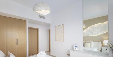 LUX | 2BR High Floor | Near Dubai Mall