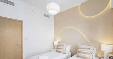 LUX | 2BR High Floor | Near Dubai Mall