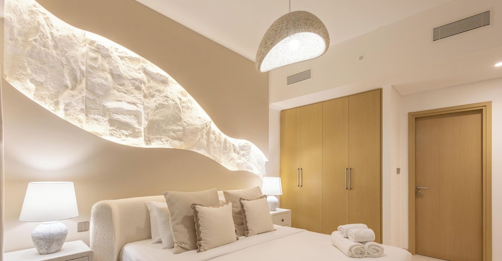 LUX | 2BR High Floor | Near Dubai Mall