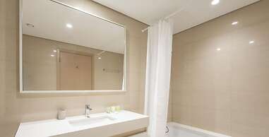 LUX | 2BR High Floor | Near Dubai Mall