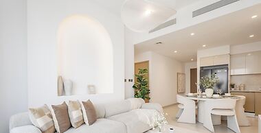 LUX | 2BR High Floor | Near Dubai Mall