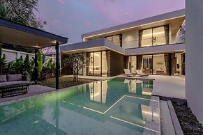 Aileen Layan Villa 6/ 4BR Forest/ 2 Minutes Beach
