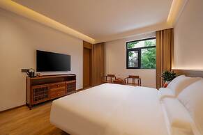 Twelve Travel Notes Song-style Homestay