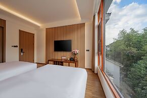 Twelve Travel Notes Song-style Homestay