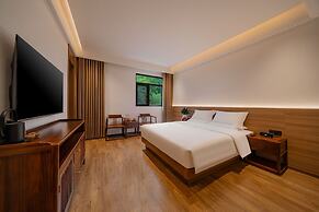 Twelve Travel Notes Song-style Homestay