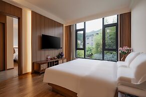 Twelve Travel Notes Song-style Homestay