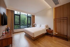 Twelve Travel Notes Song-style Homestay