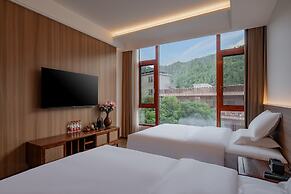 Twelve Travel Notes Song-style Homestay