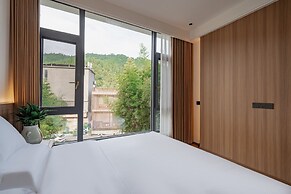 Twelve Travel Notes Song-style Homestay