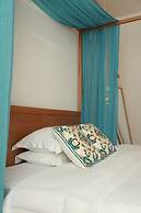 Twelve Travel Notes Song-style Homestay