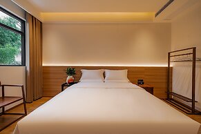 Twelve Travel Notes Song-style Homestay