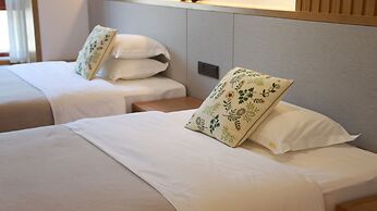 Twelve Travel Notes Song-style Homestay