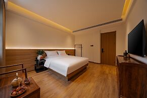 Twelve Travel Notes Song-style Homestay