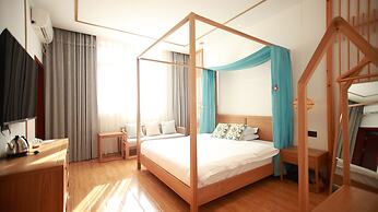 Twelve Travel Notes Song-style Homestay