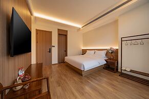 Twelve Travel Notes Song-style Homestay