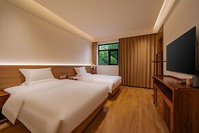 Twelve Travel Notes Song-style Homestay