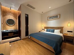 Twelve Travel Notes Song-style Homestay