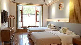 Twelve Travel Notes Song-style Homestay