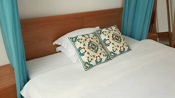 Twelve Travel Notes Song-style Homestay