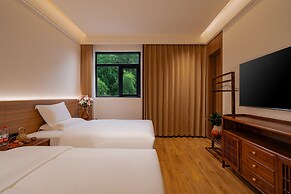 Twelve Travel Notes Song-style Homestay