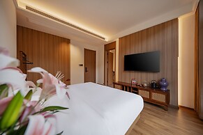 Twelve Travel Notes Song-style Homestay