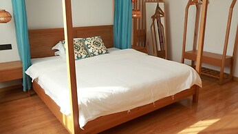 Twelve Travel Notes Song-style Homestay