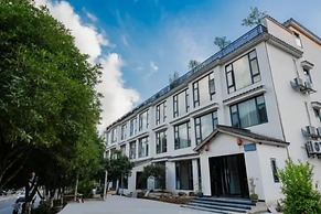 Twelve Travel Notes Song-style Homestay